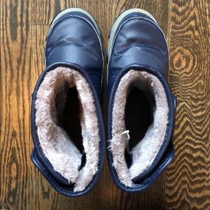 Boys snow boots. Size 5